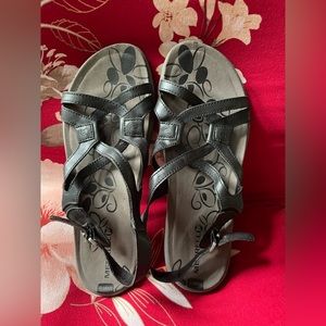 Merrell Midnight Sandals